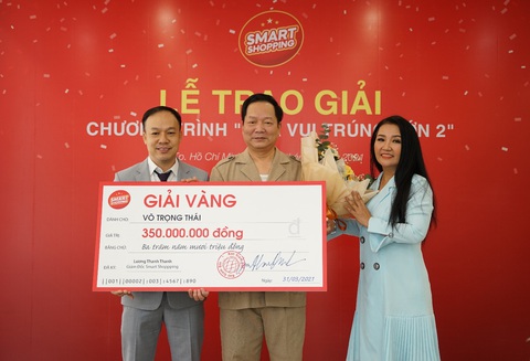 Smart Shopping trao 350 triệu đồng cho người thắng giải - Ảnh 1. Smart Shopping trao 350 triệu đồng cho người thắng giải - Ảnh 1.