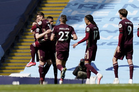 Man City thua sốc trước 10 người Leeds - Ảnh 1. Man City thua sốc trước 10 người Leeds - Ảnh 1.