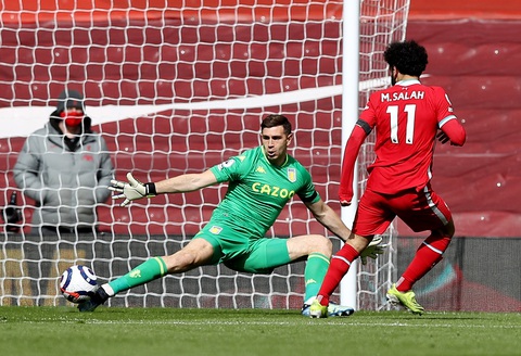 Thắng nghẹt thở Aston Villa, Liverpool vào top 4 - Ảnh 1. Thắng nghẹt thở Aston Villa, Liverpool vào top 4 - Ảnh 1.