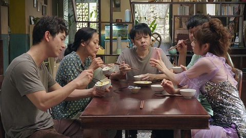 Bùng nổ phim kịch bản ngoại: Chẳng lẽ văn hóa, đời sống Việt không hấp dẫn? - Ảnh 1. Bùng nổ phim kịch bản ngoại: Chẳng lẽ văn hóa, đời sống Việt không hấp dẫn? - Ảnh 1.