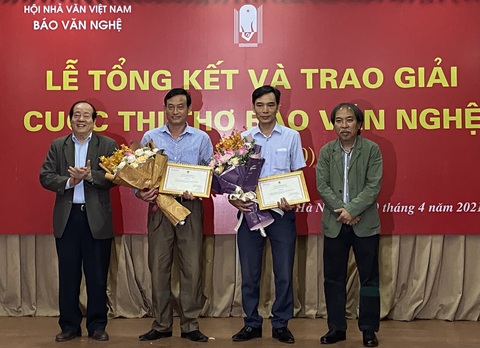 Bị chê trao giải cho những bài thơ ‘dở nhất nước’, ban tổ chức nói gì? - Ảnh 1. Bị chê trao giải cho những bài thơ ‘dở nhất nước’, ban tổ chức nói gì? - Ảnh 1.