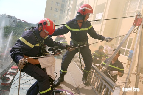 Khổ luyện để cứu người - Ảnh 1. Khổ luyện để cứu người - Ảnh 1.