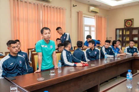 Chủ 3 vườn lan tặng CLB Than Quảng Ninh 1,5 tỉ để đội bóng vượt khó - Ảnh 1. Chủ 3 vườn lan tặng CLB Than Quảng Ninh 1,5 tỉ để đội bóng vượt khó - Ảnh 1.