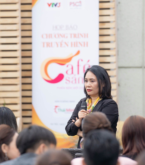 Diễn viên Đình Tú, Á hậu Phương Nga chuyển nghề… pha chế? - Ảnh 2. Diễn viên Đình Tú, Á hậu Phương Nga chuyển nghề… pha chế? - Ảnh 2.