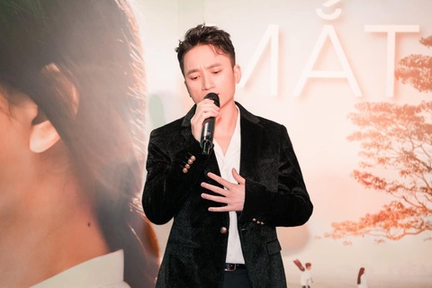 Hứa Kim Tuyền tự hát Sài Gòn đau lòng quá: Nhạc sĩ bây giờ ham cầm mic? - Ảnh 4. Hứa Kim Tuyền tự hát Sài Gòn đau lòng quá: Nhạc sĩ bây giờ ham cầm mic? - Ảnh 4.