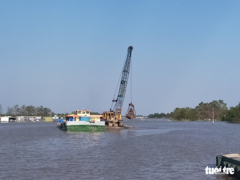 Cát khan hiếm, sà lan đậu khắp sông Tiền khiến doanh nghiệp khốn khổ - Ảnh 5. Cát khan hiếm, sà lan đậu khắp sông Tiền khiến doanh nghiệp khốn khổ - Ảnh 5.
