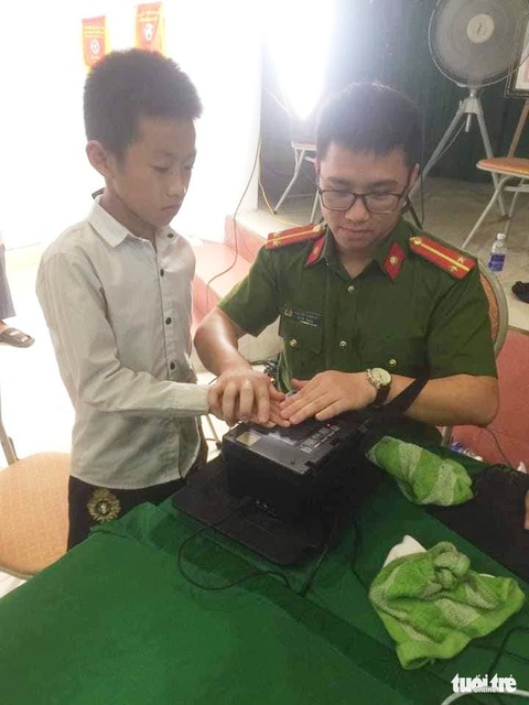 Thiếu niên 14 tuổi đi làm căn cước công dân nhận điều bất ngờ lúc 0h1 phút - Ảnh 2. Thiếu niên 14 tuổi đi làm căn cước công dân nhận điều bất ngờ lúc 0h1 phút - Ảnh 2.