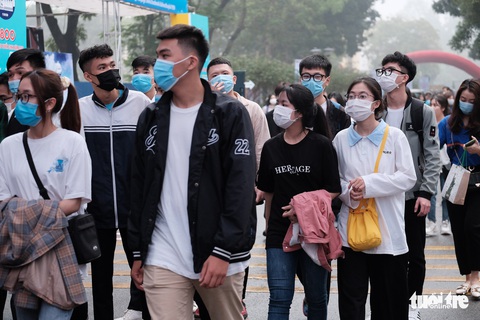 4 giờ sáng í ới gọi nhau dậy đi nghe tư vấn tuyển sinh - Ảnh 2. 4 giờ sáng í ới gọi nhau dậy đi nghe tư vấn tuyển sinh - Ảnh 2.