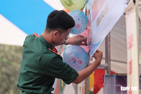 4 giờ sáng í ới gọi nhau dậy đi nghe tư vấn tuyển sinh - Ảnh 4. 4 giờ sáng í ới gọi nhau dậy đi nghe tư vấn tuyển sinh - Ảnh 4.