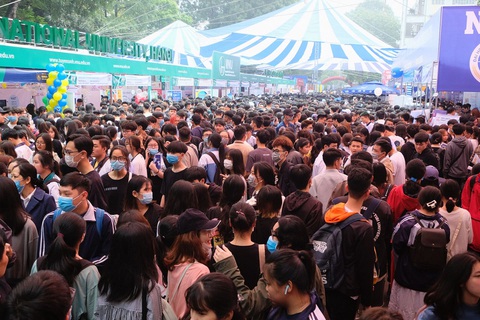 Ngày hội tư vấn tuyển sinh hướng nghiệp 2021: Giúp thí sinh chọn ngành, trường phù hợp - Ảnh 4. Ngày hội tư vấn tuyển sinh hướng nghiệp 2021: Giúp thí sinh chọn ngành, trường phù hợp - Ảnh 4.