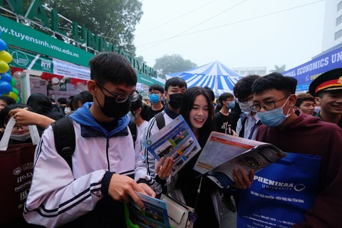 Ngày hội tư vấn tuyển sinh hướng nghiệp 2021: Giúp thí sinh chọn ngành, trường phù hợp - Ảnh 7. Ngày hội tư vấn tuyển sinh hướng nghiệp 2021: Giúp thí sinh chọn ngành, trường phù hợp - Ảnh 7.