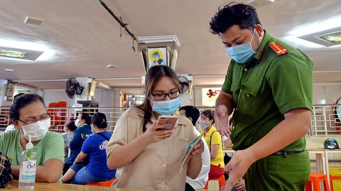 Người dân tạm trú ở TP.HCM khi nào làm căn cước công dân gắn chip? - Ảnh 1. Người dân tạm trú ở TP.HCM khi nào làm căn cước công dân gắn chip? - Ảnh 1.