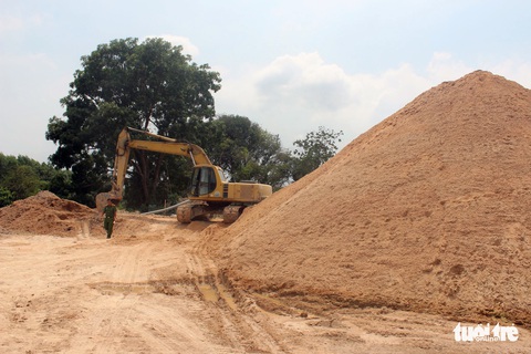 3 công ty đổ cát đá gây ô nhiễm môi trường bị phạt 210 triệu đồng - Ảnh 1. 3 công ty đổ cát đá gây ô nhiễm môi trường bị phạt 210 triệu đồng - Ảnh 1.