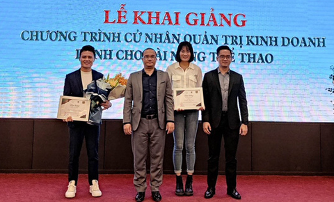 Quang Hải trở thành sinh viên Trường ĐH Kinh tế - Ảnh 1. Quang Hải trở thành sinh viên Trường ĐH Kinh tế - Ảnh 1.