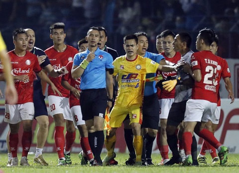 Ai là vua nhận thẻ ở V-League 2021? - Ảnh 2. Ai là vua nhận thẻ ở V-League 2021? - Ảnh 2.
