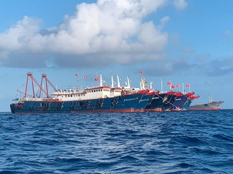Ngoại trưởng Philippines kêu Trung Quốc cuốn gói’ - Ảnh 1. Ngoại trưởng Philippines kêu Trung Quốc cuốn gói’ - Ảnh 1.