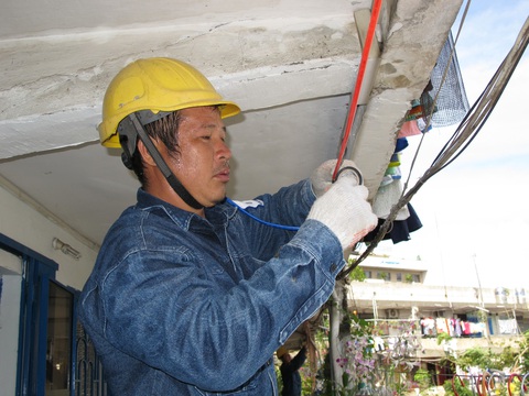 Đầy rẫy quảng cáo thiết bị giúp tiết kiệm điện 40%, có thật không? - Ảnh 1. Đầy rẫy quảng cáo thiết bị giúp tiết kiệm điện 40%, có thật không? - Ảnh 1.