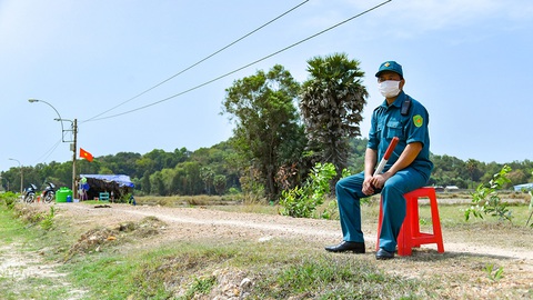 Biên giới Tây Nam quyết liệt ngăn dịch xâm nhập - Ảnh 4. Biên giới Tây Nam quyết liệt ngăn dịch xâm nhập - Ảnh 4.