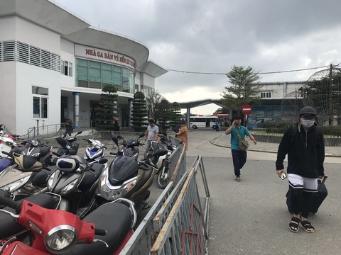 Nhân viên thu tiền xe cứu thương, giám đốc bến xe xin lỗi - Ảnh 1. Nhân viên thu tiền xe cứu thương, giám đốc bến xe xin lỗi - Ảnh 1.