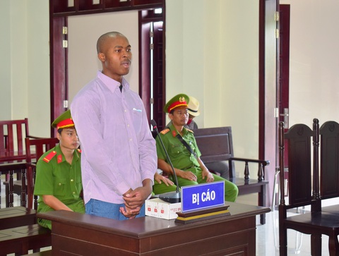 Tuyên tử hình một người Nigeria chuyển 3kg ma túy từ Campuchia vào Việt Nam - Ảnh 1. Tuyên tử hình một người Nigeria chuyển 3kg ma túy từ Campuchia vào Việt Nam - Ảnh 1.