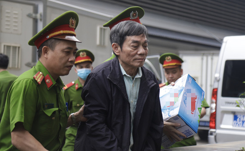 Cựu chủ tịch Công ty Thép Việt Nam: Không tẩu tán tài sản, mà để sau này có người hương khói - Ảnh 1. Cựu chủ tịch Công ty Thép Việt Nam: Không tẩu tán tài sản, mà để sau này có người hương khói - Ảnh 1.