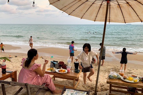 Tết cổ truyền Thái Lan: đường phố khắp nước vắng lặng, không té nước - Ảnh 10. Tết cổ truyền Thái Lan: đường phố khắp nước vắng lặng, không té nước - Ảnh 10.
