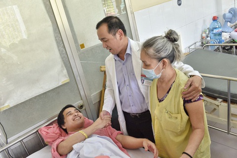 Tâm thư của chàng trai máu không đông: ‘Cảm ơn bác sĩ những lần đi xin cơm cho con - Ảnh 4. Tâm thư của chàng trai máu không đông: ‘Cảm ơn bác sĩ những lần đi xin cơm cho con - Ảnh 4.