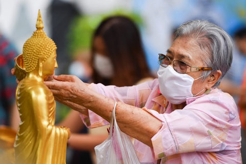 Tết cổ truyền Thái Lan: đường phố khắp nước vắng lặng, không té nước - Ảnh 7. Tết cổ truyền Thái Lan: đường phố khắp nước vắng lặng, không té nước - Ảnh 7.