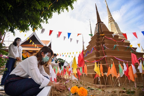 Tết cổ truyền Thái Lan: đường phố khắp nước vắng lặng, không té nước - Ảnh 5. Tết cổ truyền Thái Lan: đường phố khắp nước vắng lặng, không té nước - Ảnh 5.