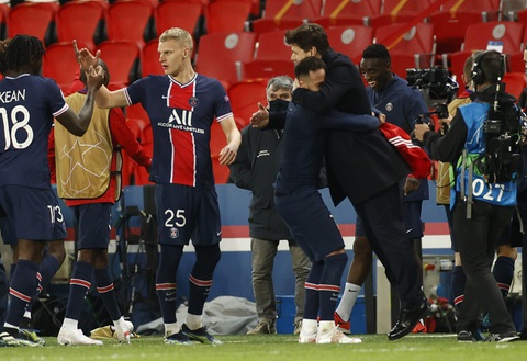 Bayern Munich thắng PSG và thành... cựu vương Champions League - Ảnh 1. Bayern Munich thắng PSG và thành... cựu vương Champions League - Ảnh 1.