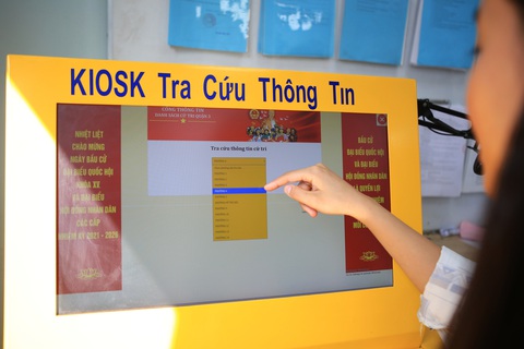 Ngồi nhà dùng mã QR kiểm tra danh sách cử tri niêm yết - Ảnh 1. Ngồi nhà dùng mã QR kiểm tra danh sách cử tri niêm yết - Ảnh 1.