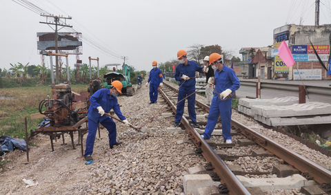 Đường sắt kiến nghị khẩn Thủ tướng vì tranh luận vốn bảo trì - Ảnh 1. Đường sắt kiến nghị khẩn Thủ tướng vì tranh luận vốn bảo trì - Ảnh 1.