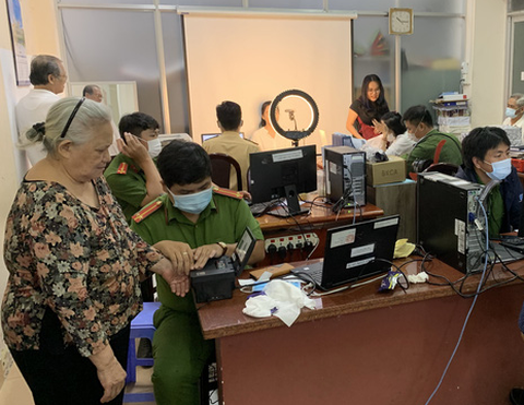 Giấy tờ cũ thiếu ngày sinh, làm thẻ căn cước được không? - Ảnh 1. Giấy tờ cũ thiếu ngày sinh, làm thẻ căn cước được không? - Ảnh 1.