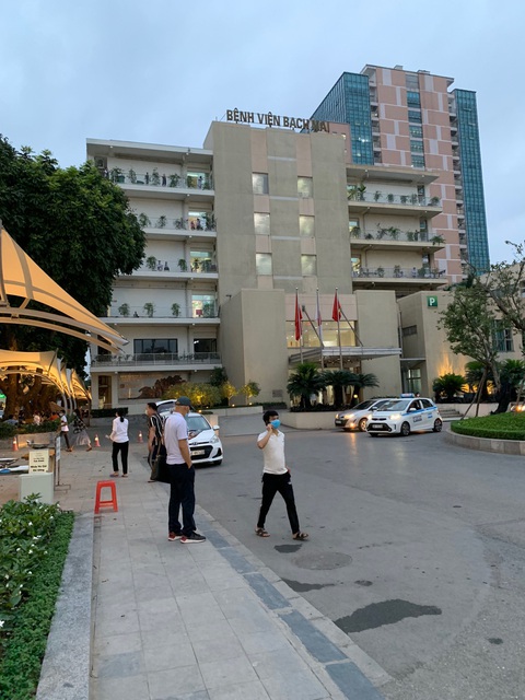Những người nghỉ việc ở Bệnh viện Bạch Mai nói gì? - Ảnh 1. Những người nghỉ việc ở Bệnh viện Bạch Mai nói gì? - Ảnh 1.