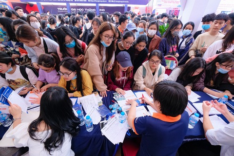 Bảng xếp hạng SchoolRank cho học sinh biết thứ hạng về học bạ và điểm thi THPT - Ảnh 1. Bảng xếp hạng SchoolRank cho học sinh biết thứ hạng về học bạ và điểm thi THPT - Ảnh 1.