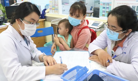 Bệnh tay chân miệng tăng: Nguy hiểm biến chứng huyết áp cao ở trẻ - Ảnh 2. Bệnh tay chân miệng tăng: Nguy hiểm biến chứng huyết áp cao ở trẻ - Ảnh 2.