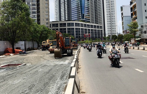 TP.HCM sắp vào mùa mưa: Nơi chạy nước rút chống ngập, nơi... nằm chờ - Ảnh 2. TP.HCM sắp vào mùa mưa: Nơi chạy nước rút chống ngập, nơi... nằm chờ - Ảnh 2.