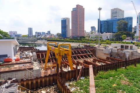 TP.HCM sắp vào mùa mưa: Nơi chạy nước rút chống ngập, nơi... nằm chờ - Ảnh 3. TP.HCM sắp vào mùa mưa: Nơi chạy nước rút chống ngập, nơi... nằm chờ - Ảnh 3.