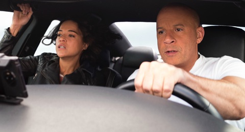Fast & Furious 9 có nhiều cảnh bay xe hoang đường, vào cả vũ trụ? - Ảnh 5. Fast & Furious 9 có nhiều cảnh bay xe hoang đường, vào cả vũ trụ? - Ảnh 5.