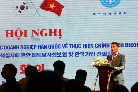 Rào cản ngôn ngữ làm khó người nước ngoài khám chữa bệnh BHYT - Ảnh 1. Rào cản ngôn ngữ làm khó người nước ngoài khám chữa bệnh BHYT - Ảnh 1.