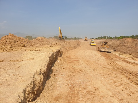 Cao tốc Bắc - Nam Vĩnh Hảo - Phan Thiết nguy cơ chậm vì thiếu hàng triệu m3 đất - Ảnh 1. Cao tốc Bắc - Nam Vĩnh Hảo - Phan Thiết nguy cơ chậm vì thiếu hàng triệu m3 đất - Ảnh 1.