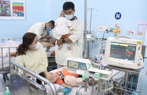 Bệnh tay chân miệng tăng: Nguy hiểm biến chứng huyết áp cao ở trẻ - Ảnh 1. Bệnh tay chân miệng tăng: Nguy hiểm biến chứng huyết áp cao ở trẻ - Ảnh 1.