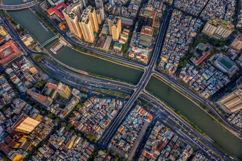 Nguy cơ tiền mất, tật mang khi lao vào những cơn sốt đất - Ảnh 1. Nguy cơ tiền mất, tật mang khi lao vào những cơn sốt đất - Ảnh 1.
