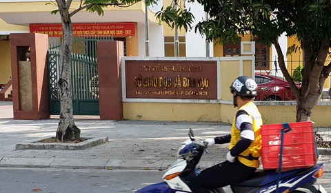 Giám đốc sở tuyển vội biên chế trước hưu - Ảnh 1. Giám đốc sở tuyển vội biên chế trước hưu - Ảnh 1.