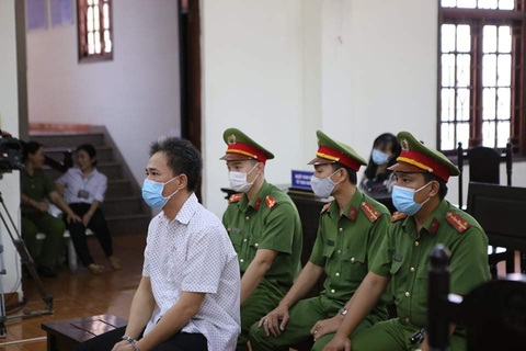 Viết bài xúc phạm lãnh đạo, ông Quách Duy lãnh 4 năm 6 tháng tù - Ảnh 1. Viết bài xúc phạm lãnh đạo, ông Quách Duy lãnh 4 năm 6 tháng tù - Ảnh 1.