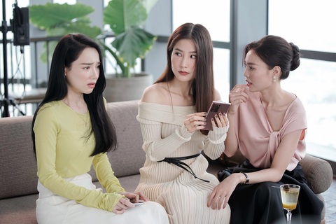 Phi Nhung phản hồi tin bị bắt, Sơn Tùng bị chê như mặc váy - Ảnh 3. Phi Nhung phản hồi tin bị bắt, Sơn Tùng bị chê như mặc váy - Ảnh 3.