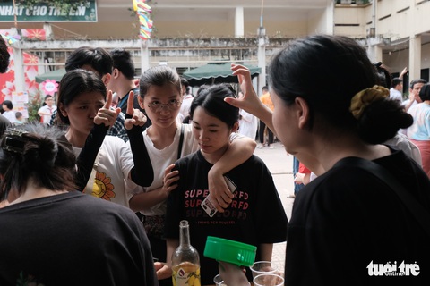 Ngày vui của những đứa trẻ ăn mừng trong im lặng - Ảnh 11. Ngày vui của những đứa trẻ ăn mừng trong im lặng - Ảnh 11.