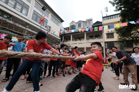 Ngày vui của những đứa trẻ ăn mừng trong im lặng - Ảnh 7. Ngày vui của những đứa trẻ ăn mừng trong im lặng - Ảnh 7.