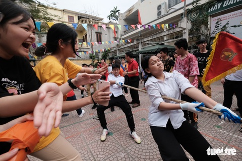 Ngày vui của những đứa trẻ ăn mừng trong im lặng - Ảnh 5. Ngày vui của những đứa trẻ ăn mừng trong im lặng - Ảnh 5.