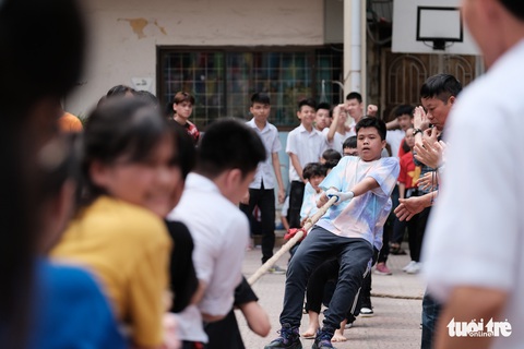 Ngày vui của những đứa trẻ ăn mừng trong im lặng - Ảnh 2. Ngày vui của những đứa trẻ ăn mừng trong im lặng - Ảnh 2.